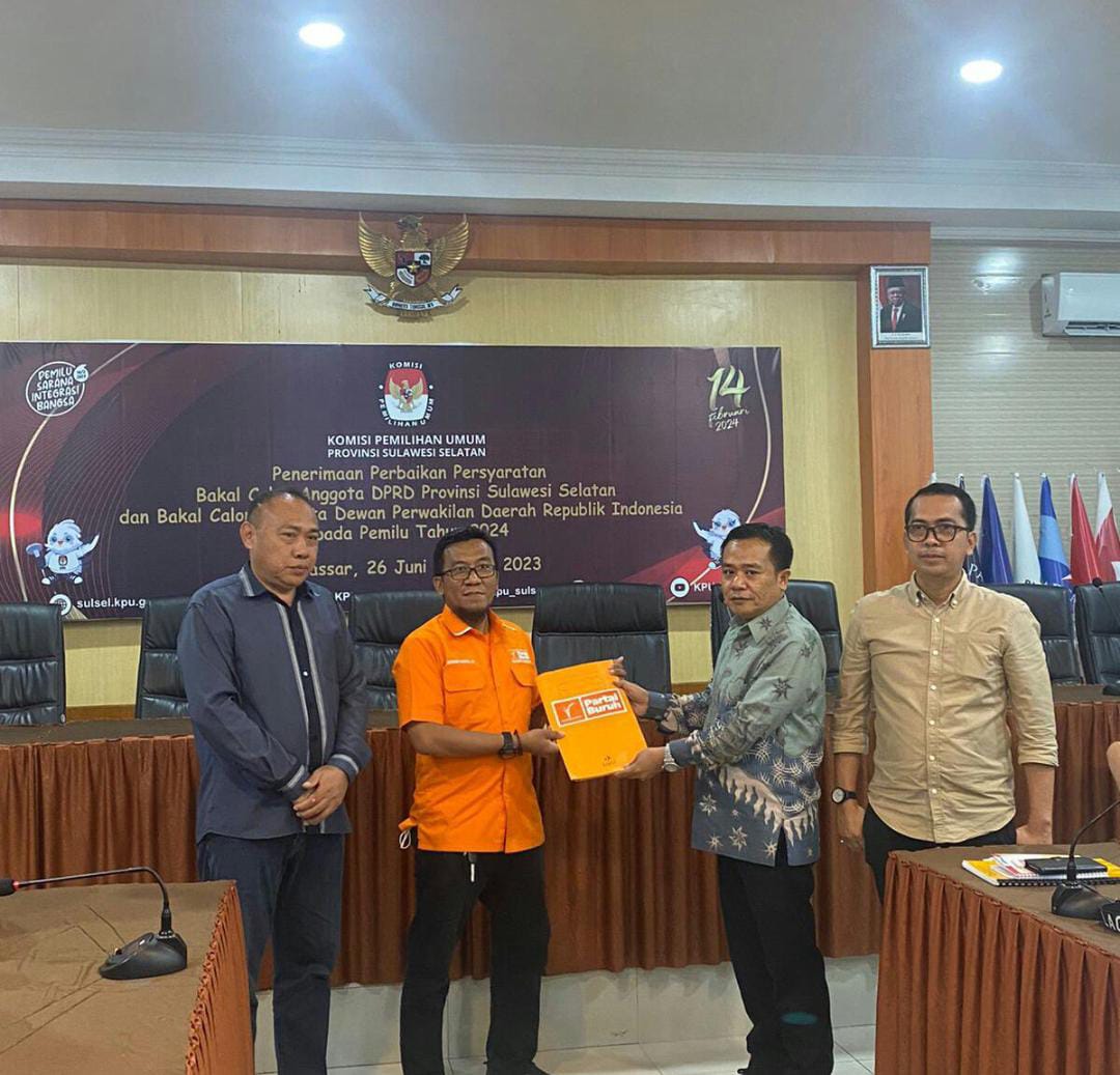 Partai Buruh Sulawesi Selatan menyerah dokumen fisik perbaikan persyaratan administrasi calon anggota legislatif (Caleg) ke Komisi Pemilihan Umum (KPU) Sulsel. 