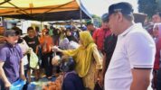 PJ Gubernur Sulsel Bahtiar Baharudin kunjungi pasar rakyat. (Ist)