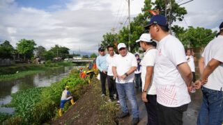 Camat dan Sekcam Rappocini Turun Langsung Ikuti Aksi Bersih Kanal Perumnas